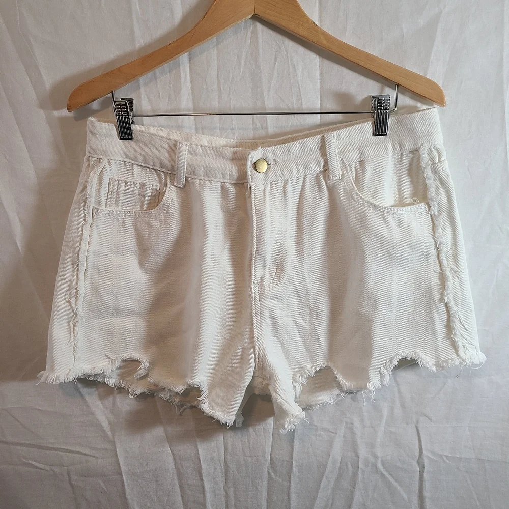 Shein White Raw Frayed Hem Denim Shorts